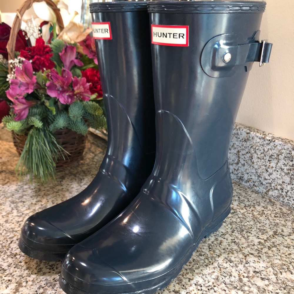 Hunter Boots- Navy blue SZ8 BRAND NEW! Never worn.